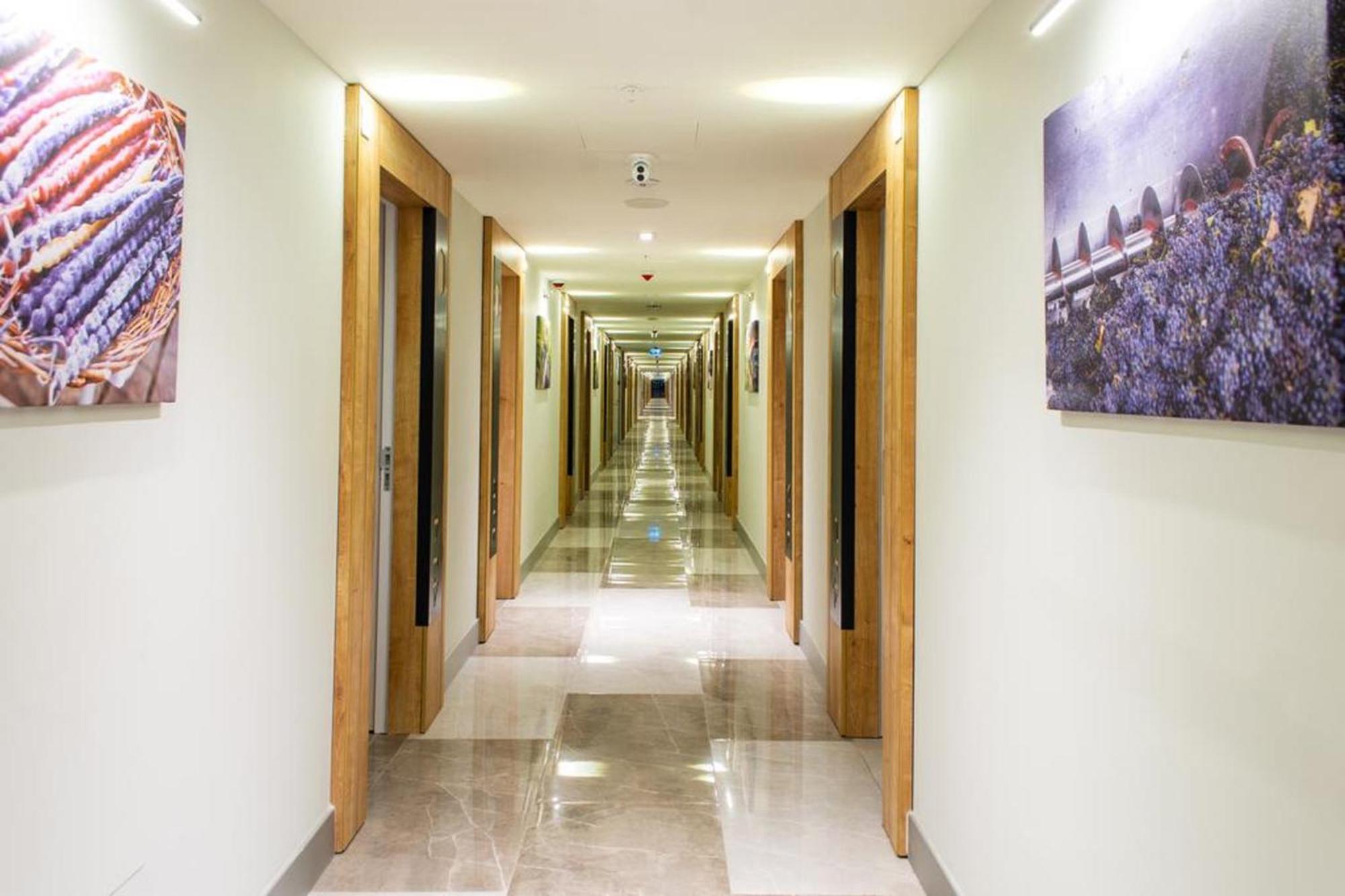 Orbi City Twin Towers Appartement Batoemi Buitenkant foto